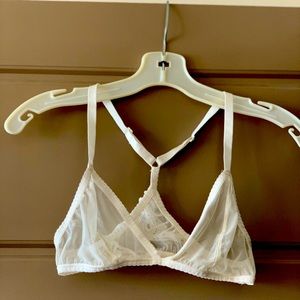 White classy bralette with lace